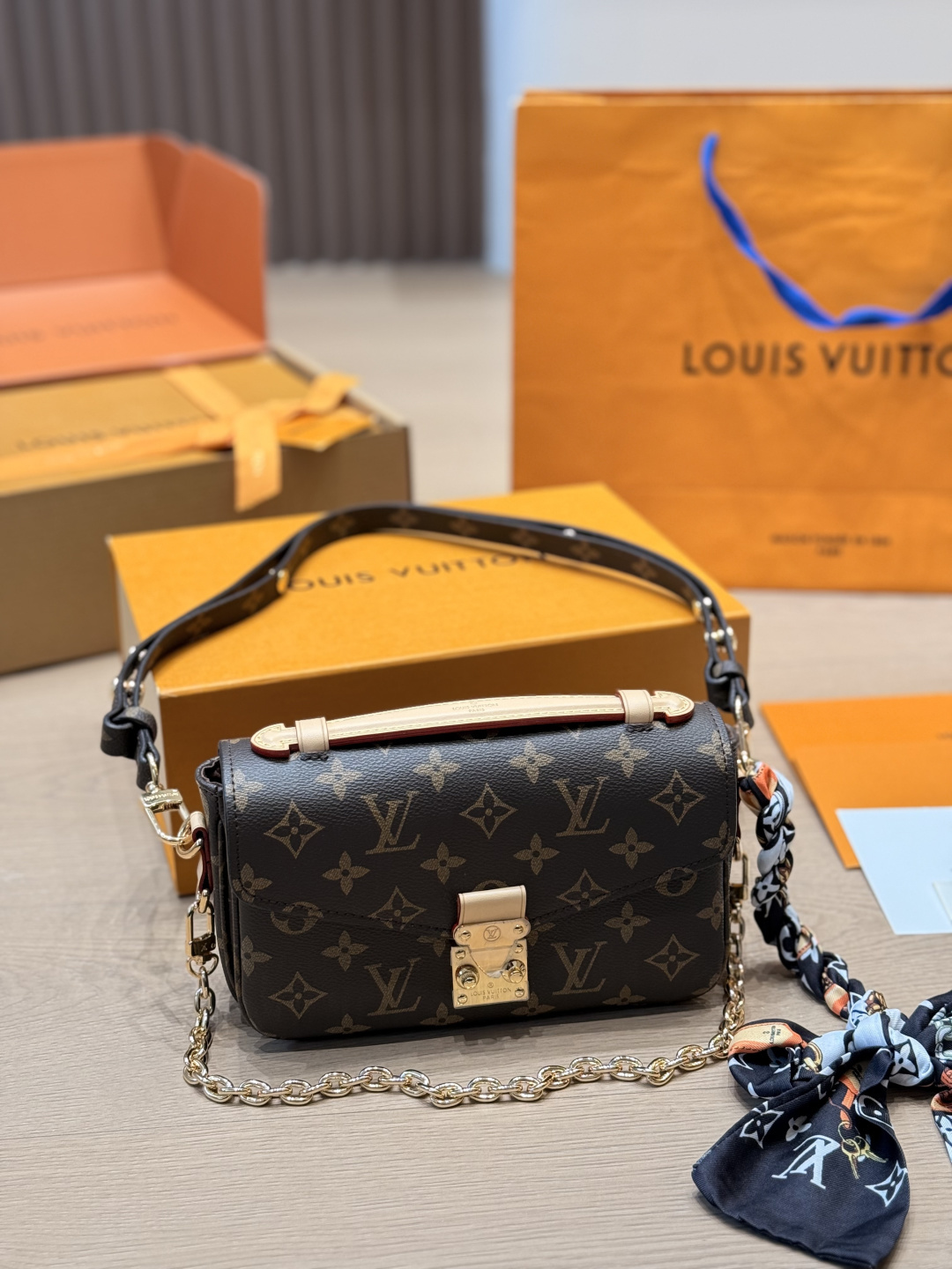 Louis Vuitton LV Pochette Crossbody Bag Cowhide Leather